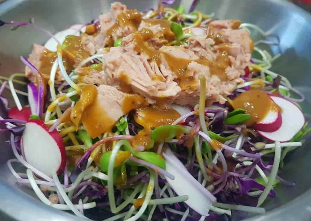 Salad rau mầm cá ngừ