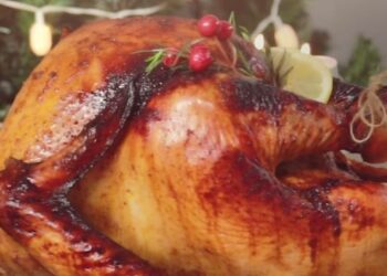 Cách làm gà tây nướng nguyên con