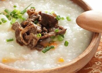 Nấu cháo gà ác cho bé