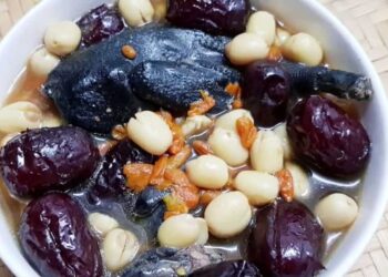 Cách làm món gà ác hầm sen