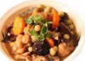 Canh gà Đông tảo hầm sen thơm ngon