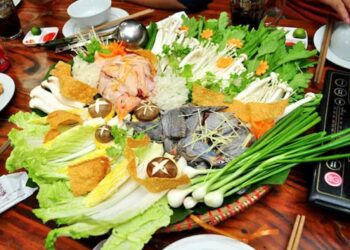 Cách nấu lẩu gà ác nấm